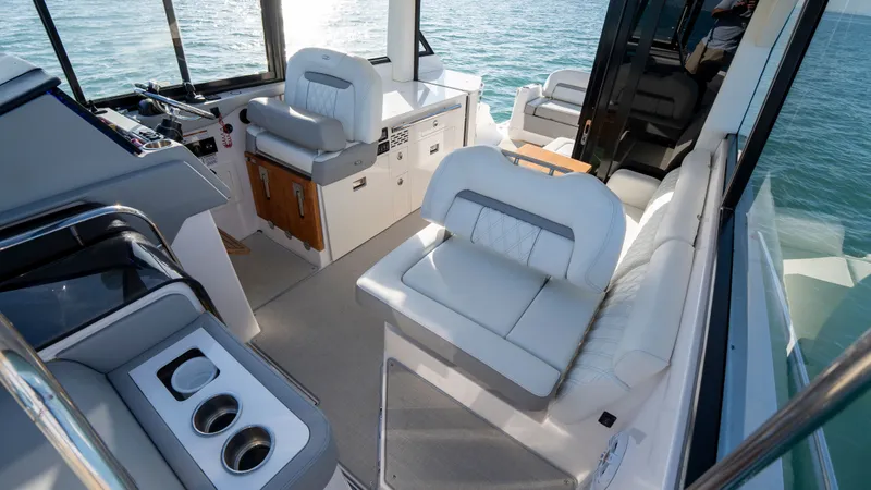 Slide: The Image of Regal 36 XO 2022 - 17