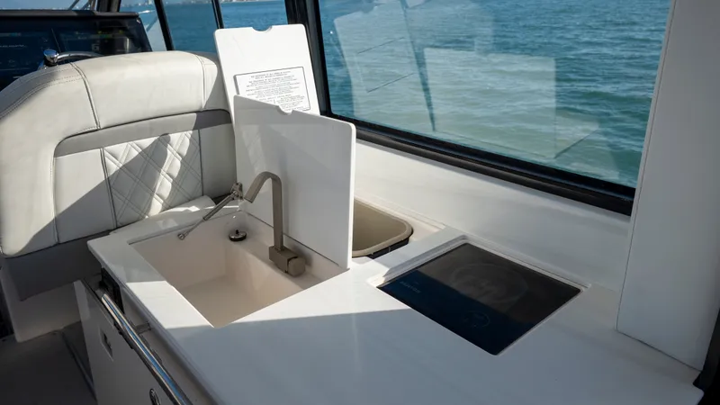 Slide: The Image of Regal 36 XO 2022 - 26