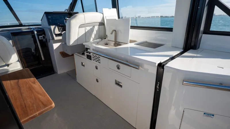 Slide: The Image of Regal 36 XO 2022 - 27