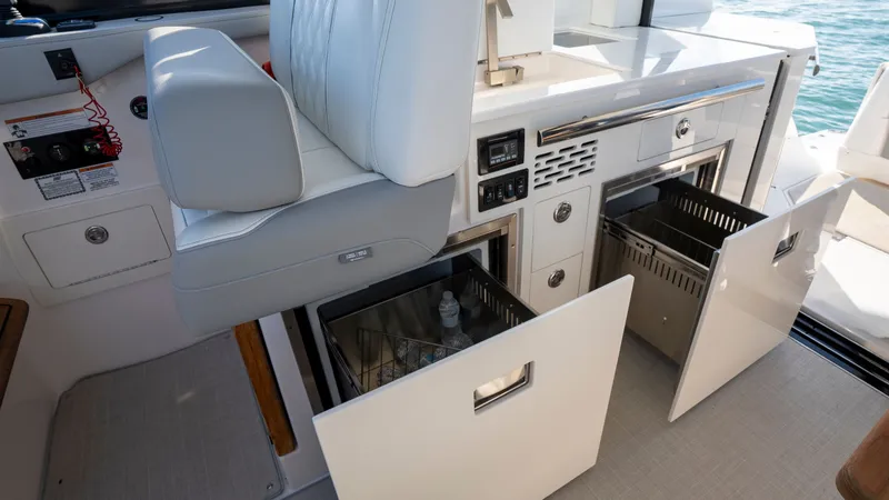 Slide: The Image of Regal 36 XO 2022 - 28