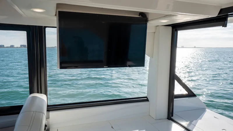 Slide: The Image of Regal 36 XO 2022 - 30