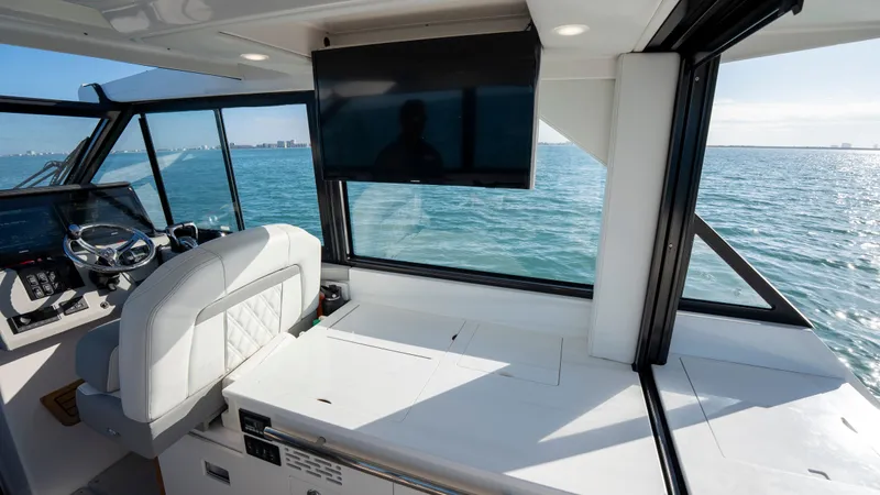 Slide: The Image of Regal 36 XO 2022 - 31