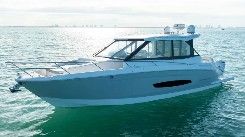 Slide: The Image of Regal 36 XO 2022 - 32