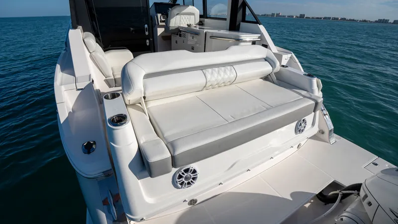 Slide: The Image of Regal 36 XO 2022 - 35