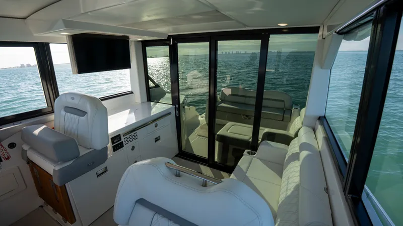 Slide: The Image of Regal 36 XO 2022 - 38