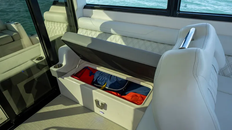 Slide: The Image of Regal 36 XO 2022 - 42