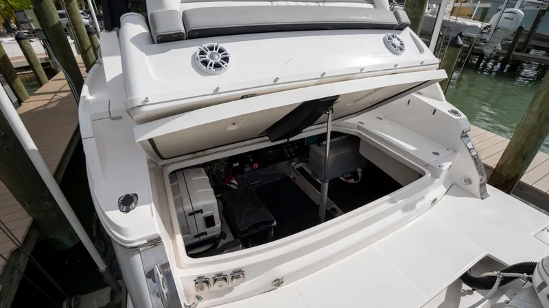 Slide: The Image of Regal 36 XO 2022 - 44