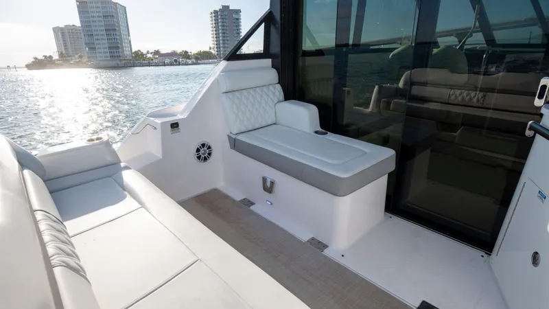 Slide: The Image of Regal 36 XO 2022 - 89