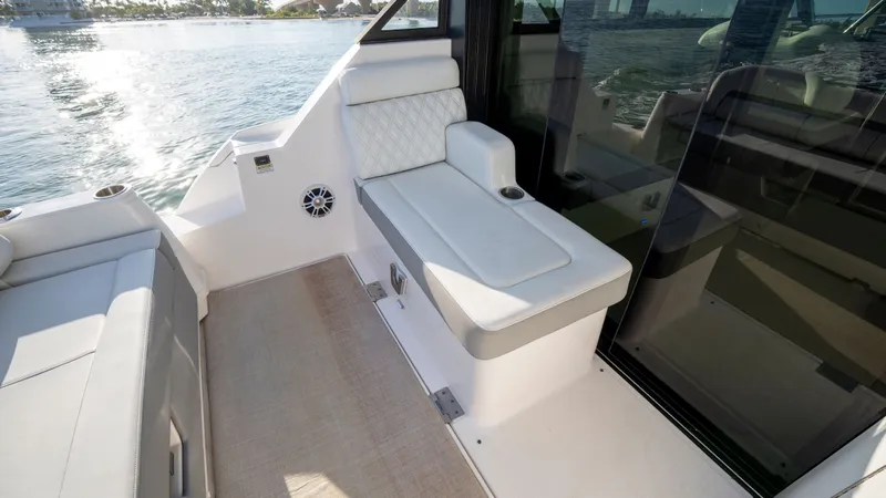 Slide: The Image of Regal 36 XO 2022 - 91