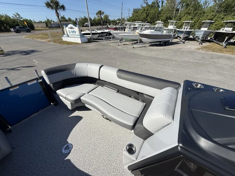 Slide: The Image of Veranda Relax Series 22RC Tri-toon-200HP 2026 - 10