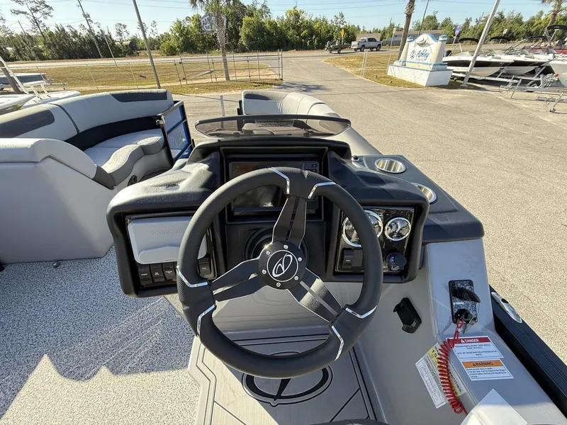 Slide: The Image of Veranda Relax Series 22RC Tri-toon-200HP 2026 - 4