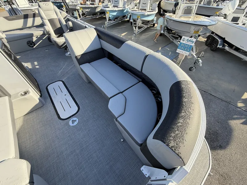 Slide: The Image of Veranda Relax Series TRITOON-200HP 2026 - 13