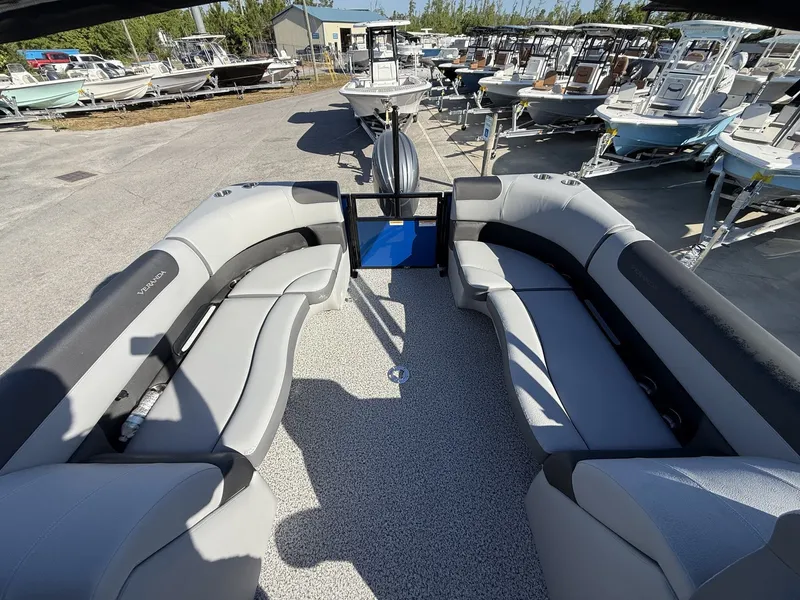 Slide: The Image of Veranda Relax Series 22RC Tri-toon-200HP 2026 - 6