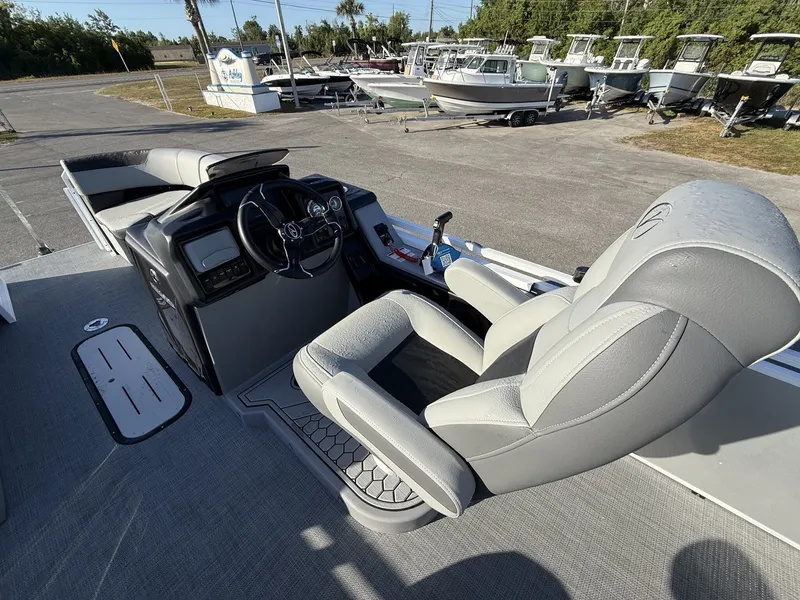 Slide: The Image of Veranda Relax Series TRITOON-200HP 2026 - 9