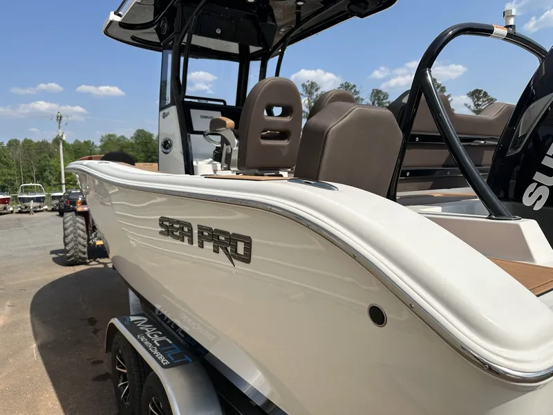 Slide: The Image of Sea Pro 245FLX R 2026 - 5