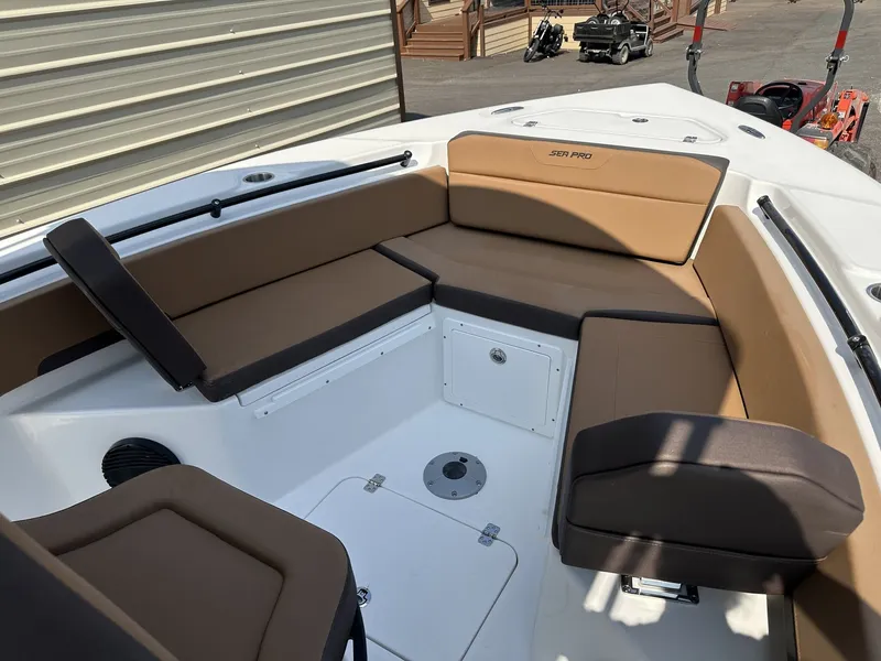 Slide: The Image of Sea Pro 245FLX R 2026 - 7