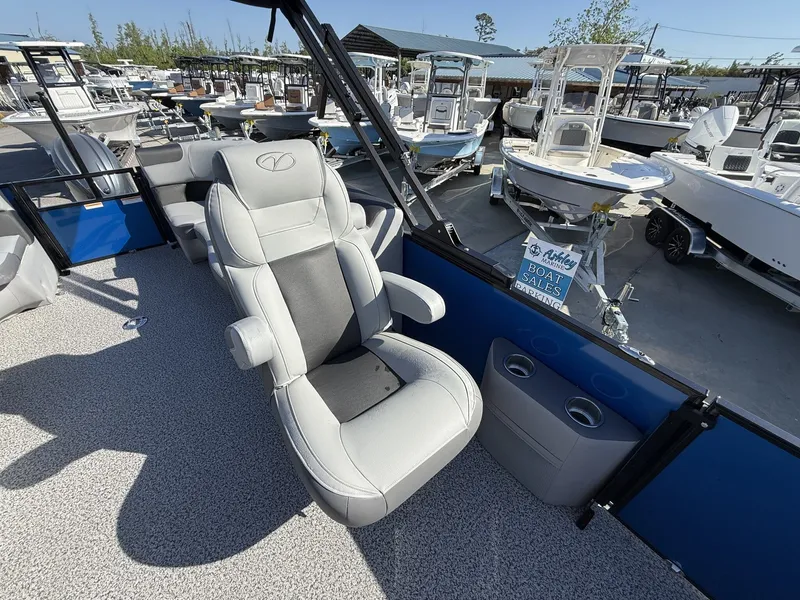 Slide: The Image of Veranda Relax Series 22RC Tri-toon-200HP 2026 - 11