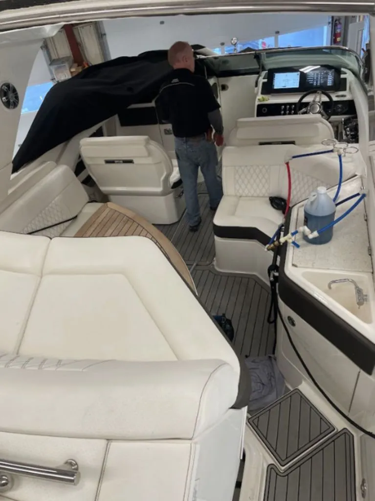 Slide: The Image of Sea Ray SLX 310 2020 - 2