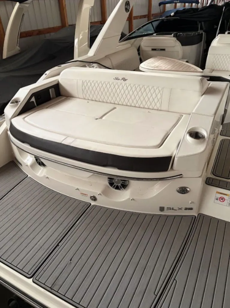 Slide: The Image of Sea Ray SLX 310 2020 - 3