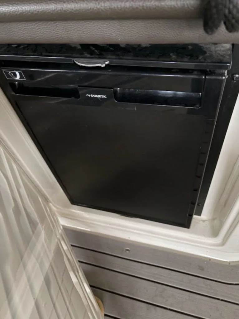 Slide: The Image of Sea Ray SLX 310 2020 - 6