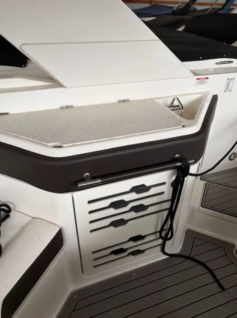 Slide: The Image of Sea Ray SLX 310 2020 - 7