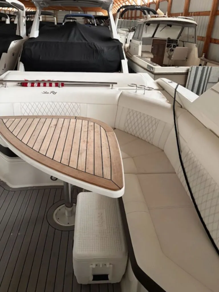 Slide: The Image of Sea Ray SLX 310 2020 - 8