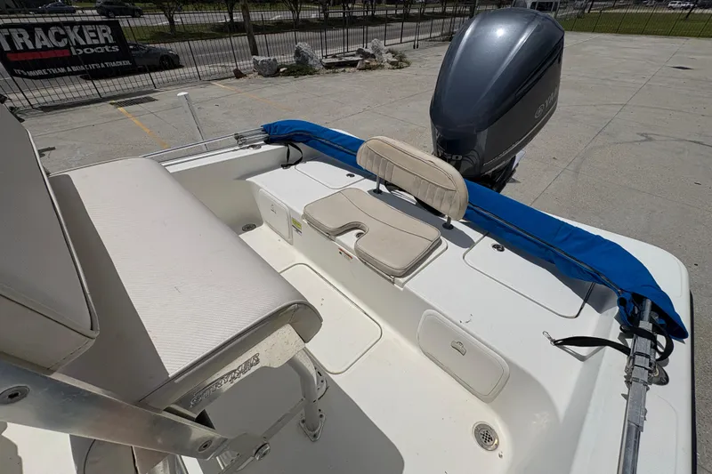 Slide: The Image of 2008 Hydra-Sports Bay Bolt 23 boat interior with seating and Yamaha outboard motor. - 12