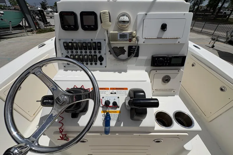 Slide: The Image of 2008 Hydra-Sports Bay Bolt 23 boat dashboard with steering wheel and control panel. - 15