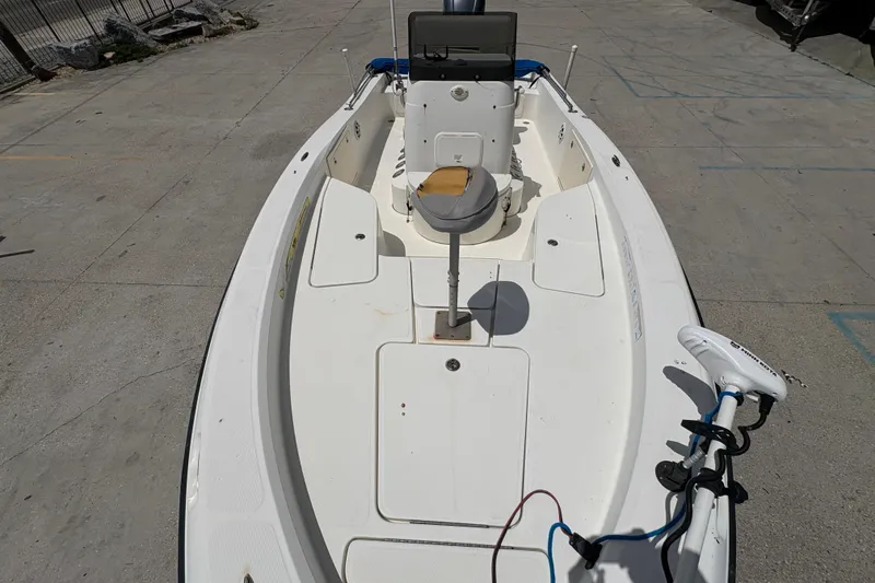 Slide: The Image of 2008 Hydra-Sports Bay Bolt 23 boat, featuring a spacious deck and seating. - 19