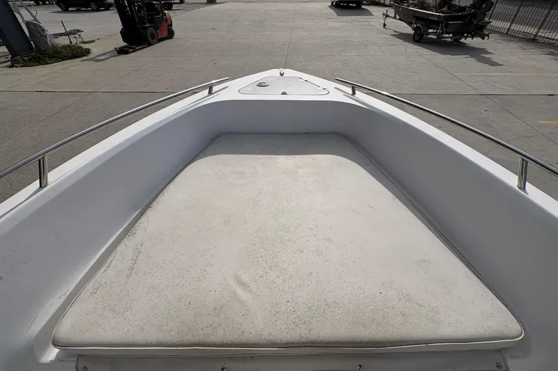 Slide: The Image of 2014 Glasstream 192 CC boat bow with cushioned seating area. - 16