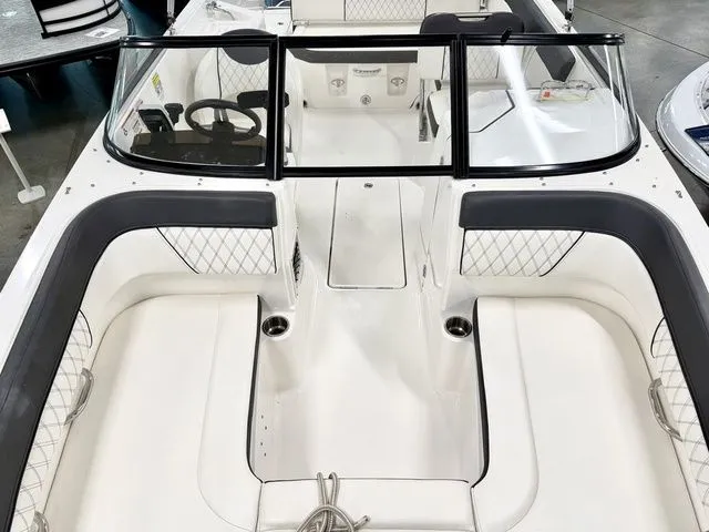 Slide: The Image of Bayliner DX 2200 2020 - 10