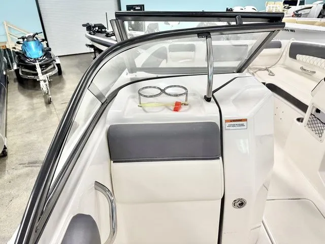 Slide: The Image of Bayliner DX 2200 2020 - 12