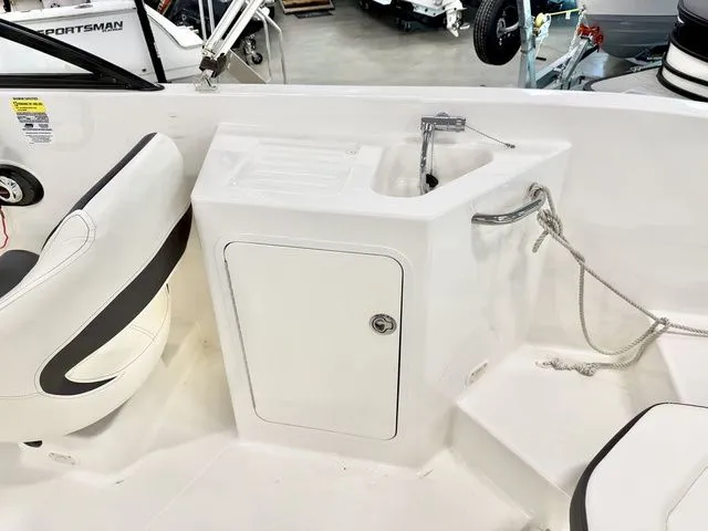 Slide: The Image of Bayliner DX 2200 2020 - 13