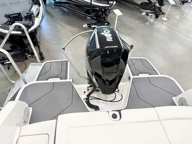 Slide: The Image of Bayliner DX 2200 2020 - 14