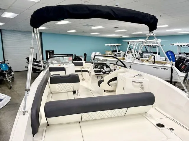 Slide: The Image of Bayliner DX 2200 2020 - 3