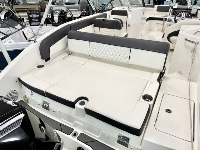 Slide: The Image of Bayliner DX 2200 2020 - 5