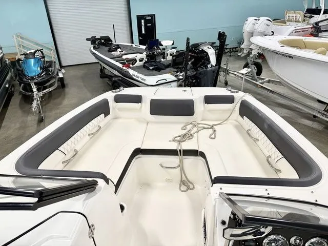 Slide: The Image of Bayliner DX 2200 2020 - 9