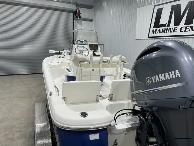 Slide: The Image of NauticStar 214 XTS 2015 - 12