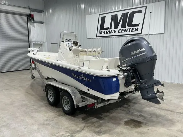 Slide: The Image of NauticStar 214 XTS 2015 - 13