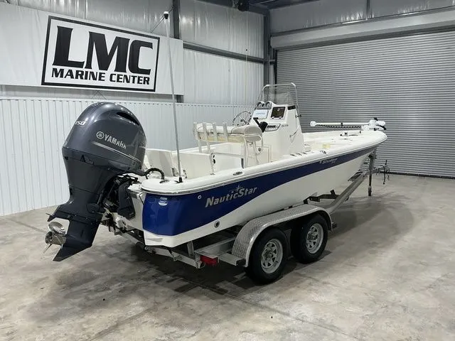 Slide: The Image of NauticStar 214 XTS 2015 - 4