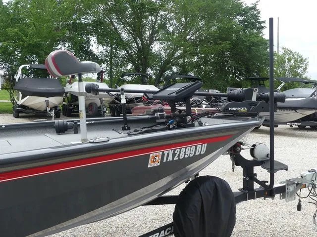 Slide: The Image of Tracker Pro Team 190 TX 2017 - 12