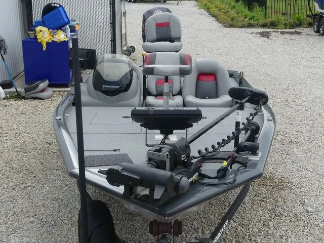 Slide: The Image of Tracker Pro Team 190 TX 2017 - 13