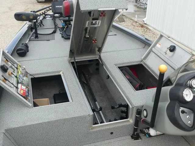 Slide: The Image of Tracker Pro Team 190 TX 2017 - 26