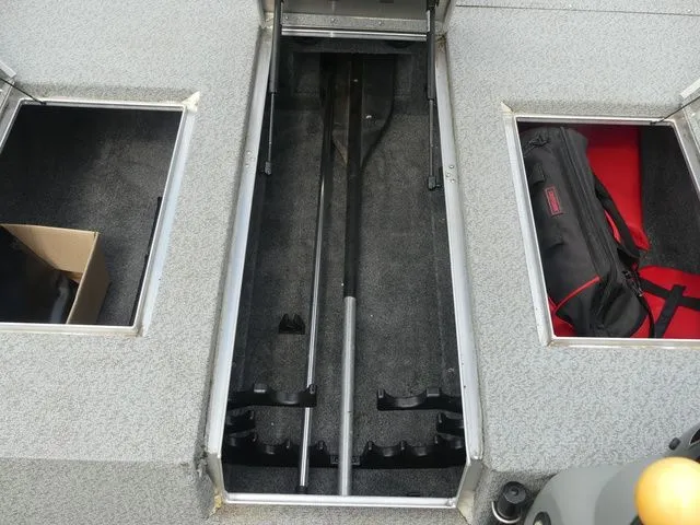 Slide: The Image of Tracker Pro Team 190 TX 2017 - 28