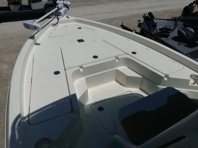 Slide: The Image of Skeeter SX210 2019 - 11