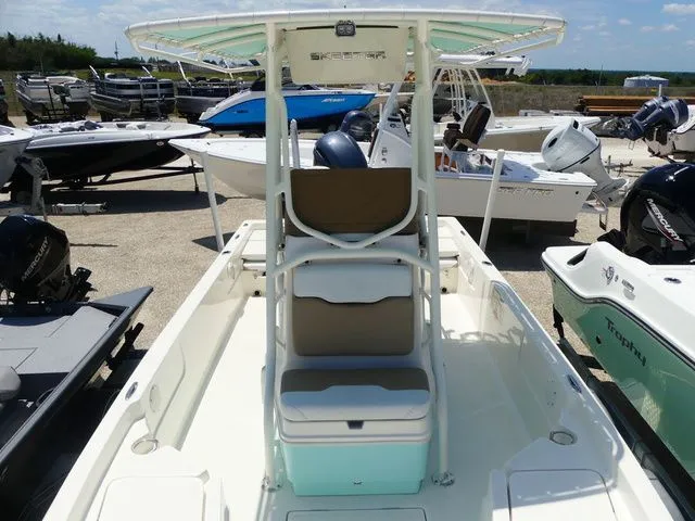 Slide: The Image of Skeeter SX210 2019 - 13