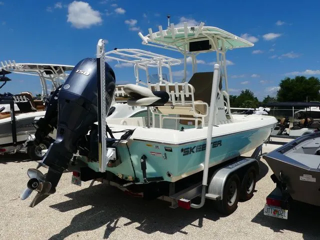Slide: The Image of Skeeter SX210 2019 - 4