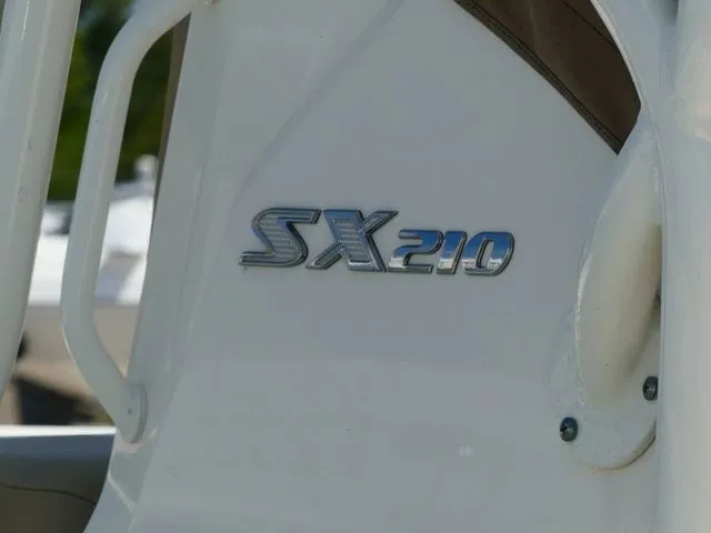Slide: The Image of Skeeter SX210 2019 - 7