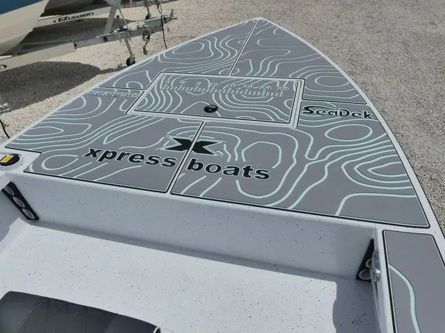 Slide: The Image of Xpress Skiff 185 2026 - 11