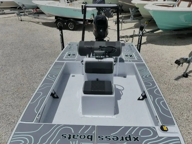Slide: The Image of Xpress Skiff 185 2026 - 13